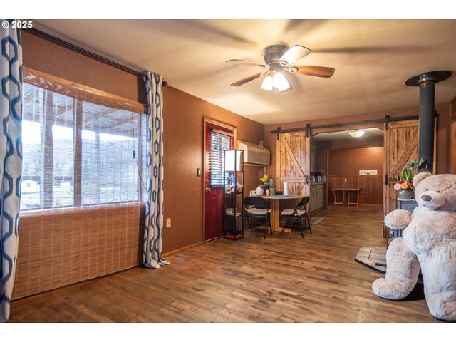 168 BREEZY Ln, Roseburg, OR 97470