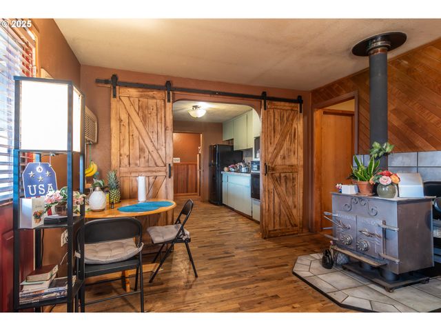 168 BREEZY Ln, Roseburg, OR 97470