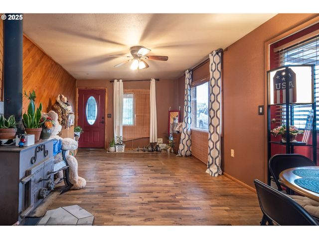 168 BREEZY Ln, Roseburg, OR 97470