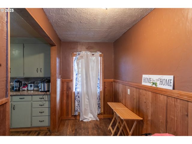 168 BREEZY Ln, Roseburg, OR 97470