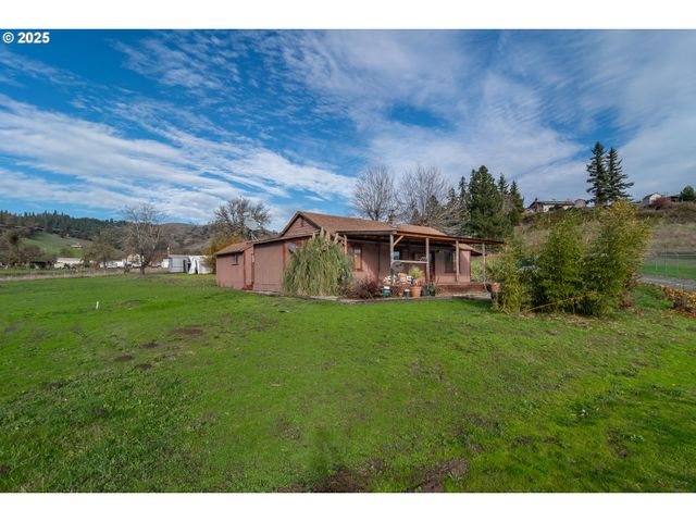 168 BREEZY Ln, Roseburg, OR 97470