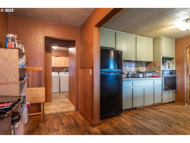 168 BREEZY Ln, Roseburg, OR 97470