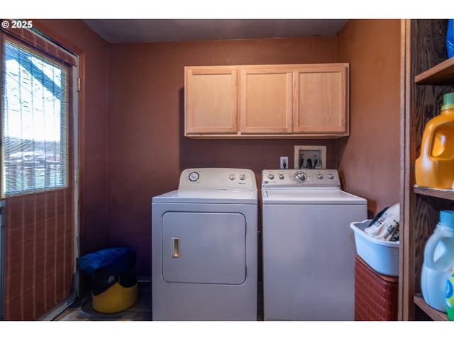 168 BREEZY Ln, Roseburg, OR 97470