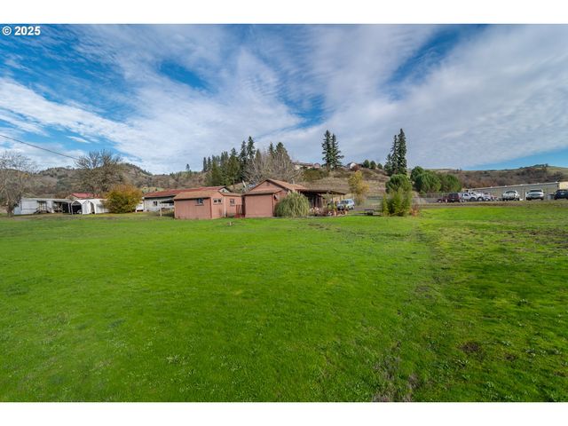 168 BREEZY Ln, Roseburg, OR 97470