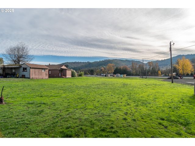 168 BREEZY Ln, Roseburg, OR 97470