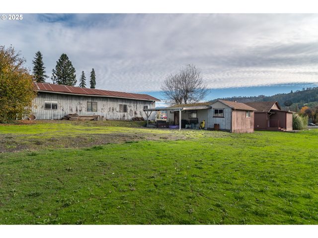 168 BREEZY Ln, Roseburg, OR 97470