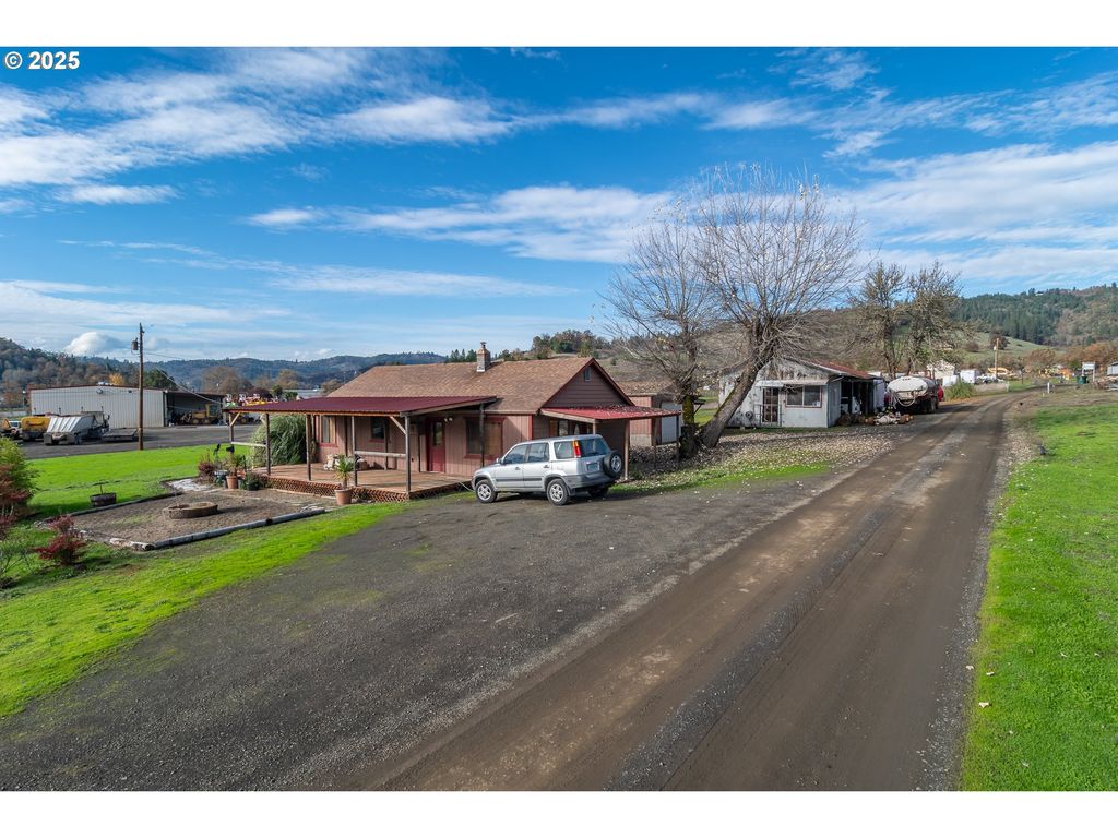168 BREEZY Ln, Roseburg, OR 97470
