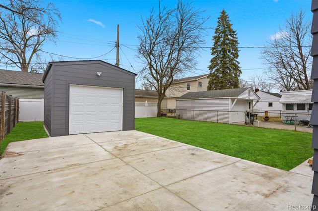 3050 Catalpa Drive, Berkley, MI 48072