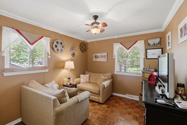 898 E Schirra Drive, Palatine, IL 60074