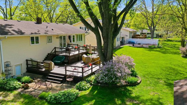 898 E Schirra Drive, Palatine, IL 60074