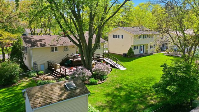 898 E Schirra Drive, Palatine, IL 60074