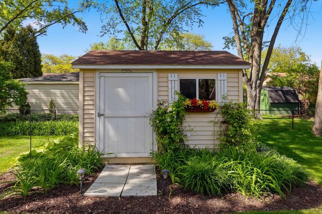 898 E Schirra Drive, Palatine, IL 60074