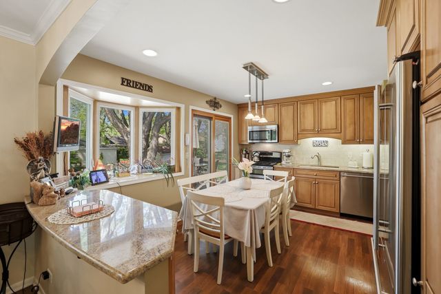 898 E Schirra Drive, Palatine, IL 60074