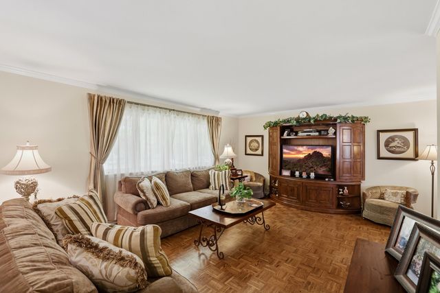 898 E Schirra Drive, Palatine, IL 60074