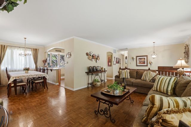 898 E Schirra Drive, Palatine, IL 60074