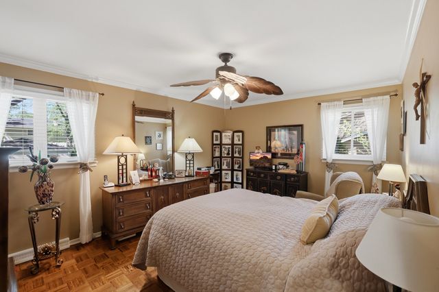 898 E Schirra Drive, Palatine, IL 60074