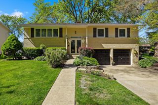 898 E Schirra Drive, Palatine, IL 60074