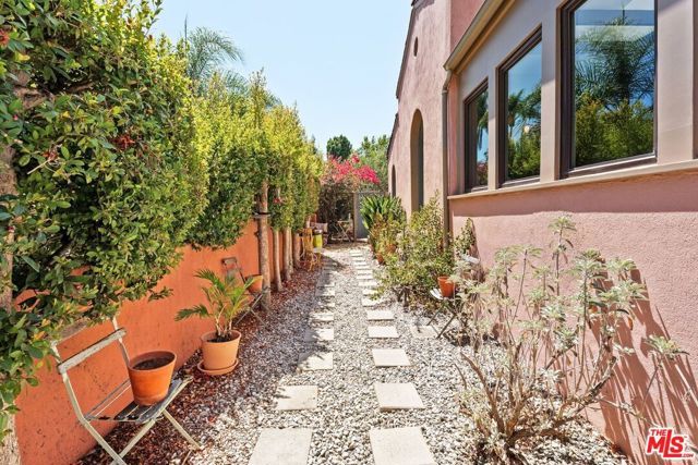100 N Arden Boulevard, Los Angeles, CA 90004