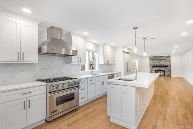 20 Rolling Drive, Brookville, NY 11545