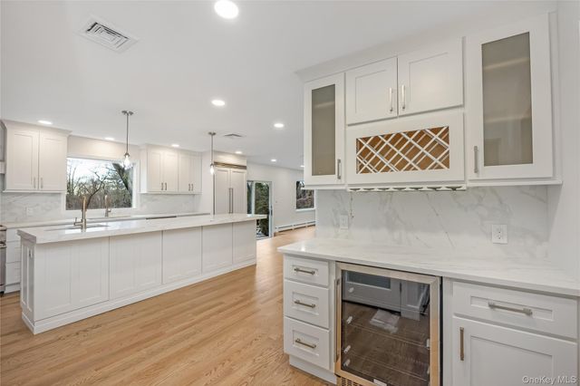 20 Rolling Drive, Brookville, NY 11545