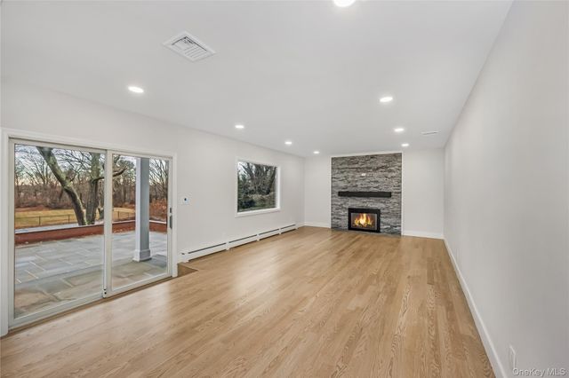 20 Rolling Drive, Brookville, NY 11545