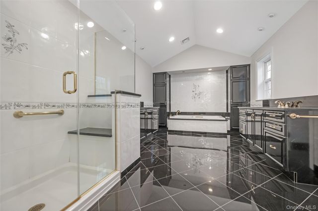 20 Rolling Drive, Brookville, NY 11545