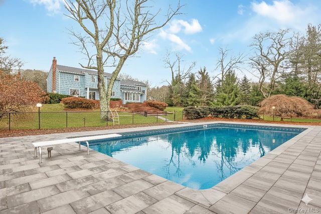 20 Rolling Drive, Brookville, NY 11545