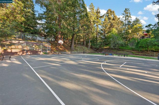 230 Fairlawn Dr, Berkeley, CA 94708