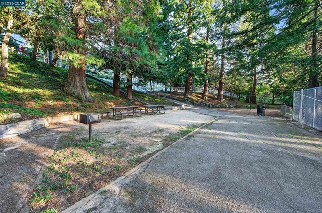 230 Fairlawn Dr, Berkeley, CA 94708