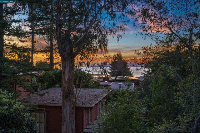 230 Fairlawn Dr, Berkeley, CA 94708