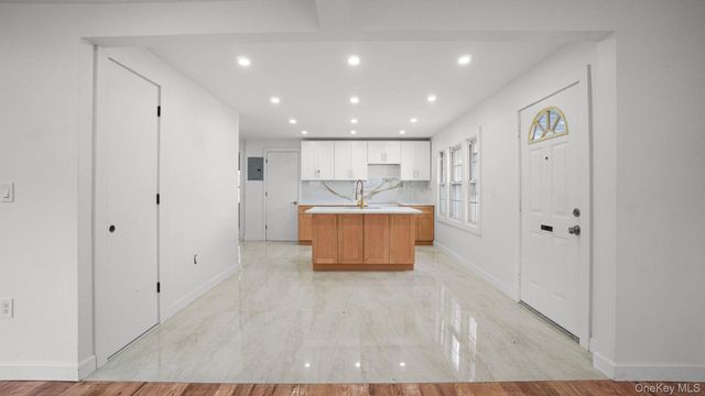 219 E 238th Street, Bronx, NY 10470