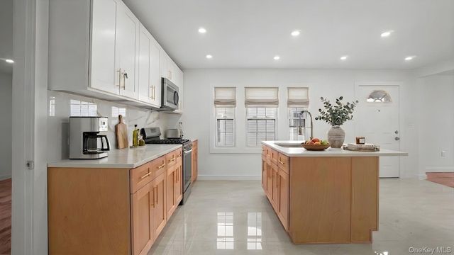 219 E 238th Street, Bronx, NY 10470