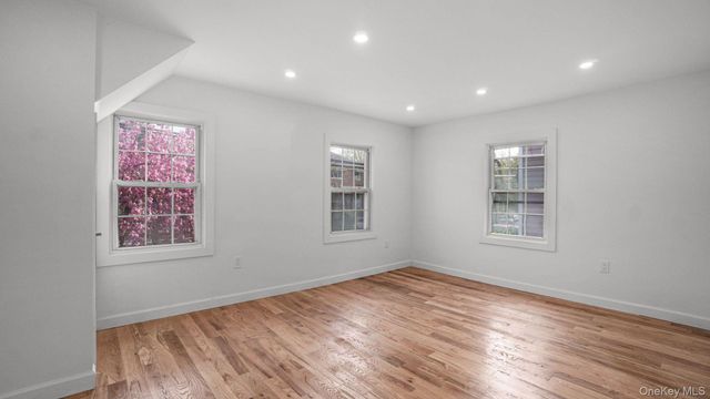 219 E 238th Street, Bronx, NY 10470