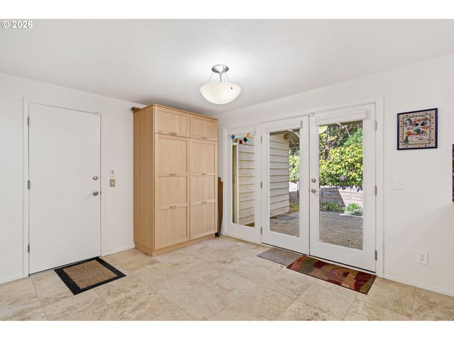 214 Nw SEBLAR Dr, Portland, OR 97035