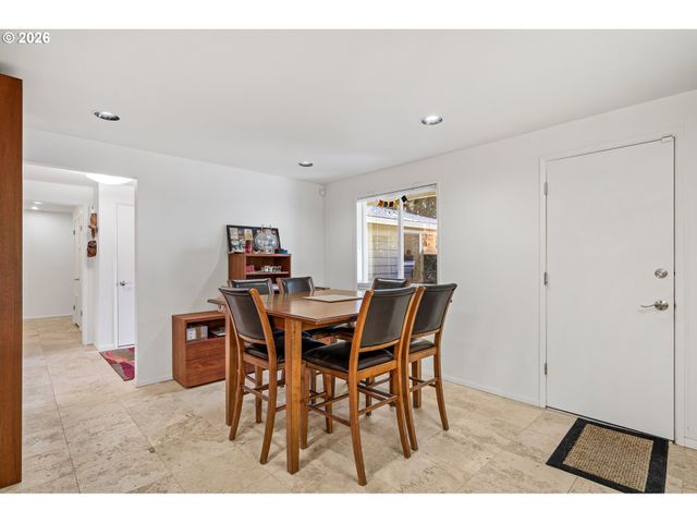 214 Nw SEBLAR Dr, Portland, OR 97035