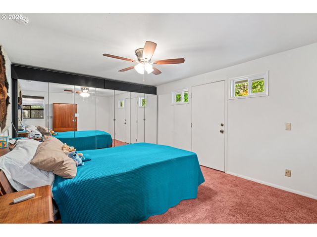 214 Nw SEBLAR Dr, Portland, OR 97035