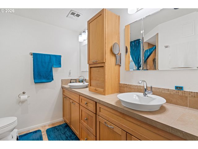 214 Nw SEBLAR Dr, Portland, OR 97035