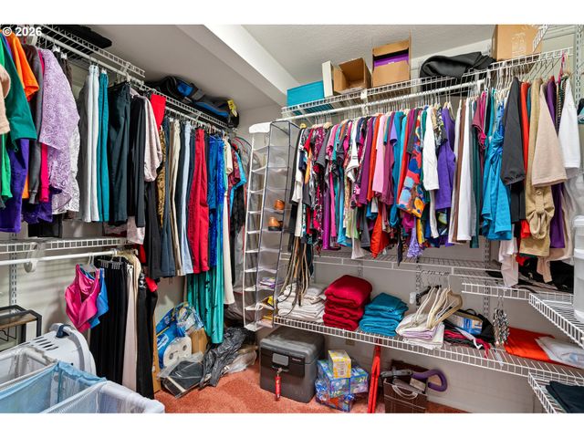 214 Nw SEBLAR Dr, Portland, OR 97035