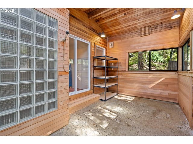 214 Nw SEBLAR Dr, Portland, OR 97035