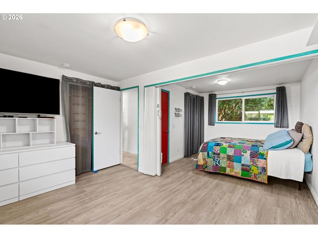 214 Nw SEBLAR Dr, Portland, OR 97035