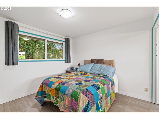 214 Nw SEBLAR Dr, Portland, OR 97035