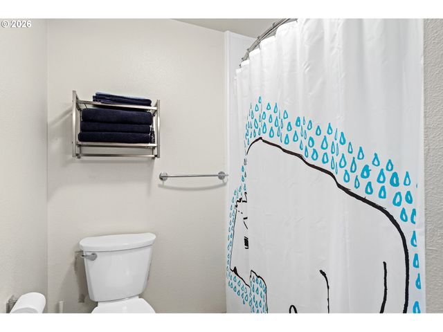 214 Nw SEBLAR Dr, Portland, OR 97035