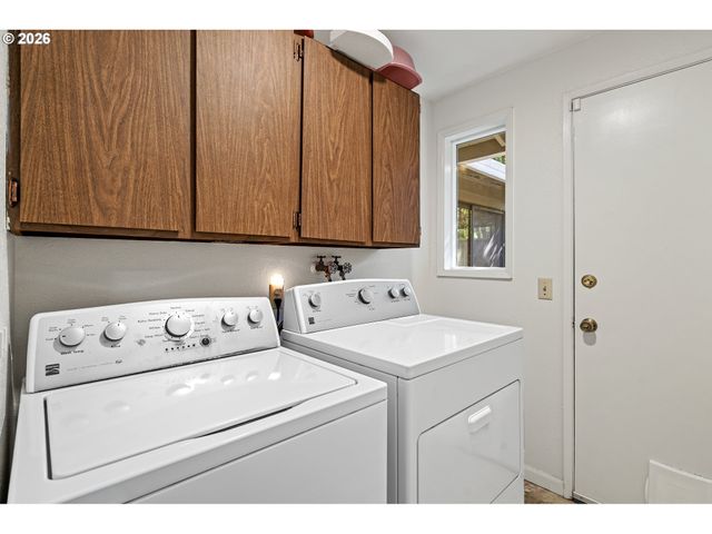 214 Nw SEBLAR Dr, Portland, OR 97035