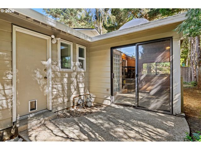 214 Nw SEBLAR Dr, Portland, OR 97035