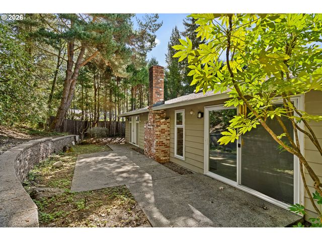 214 Nw SEBLAR Dr, Portland, OR 97035