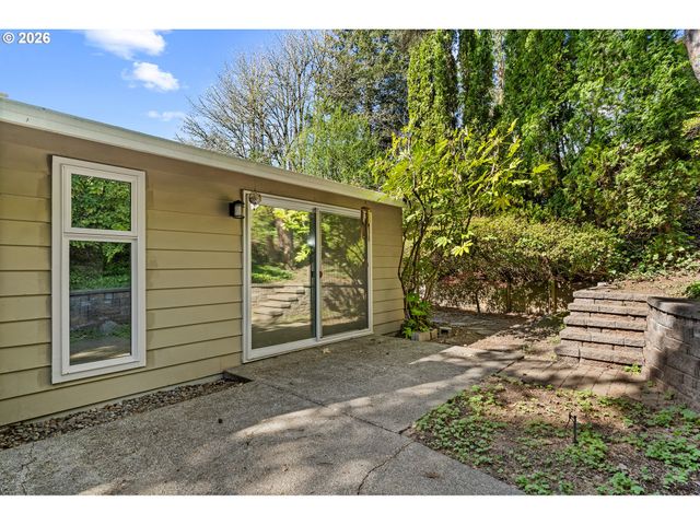 214 Nw SEBLAR Dr, Portland, OR 97035