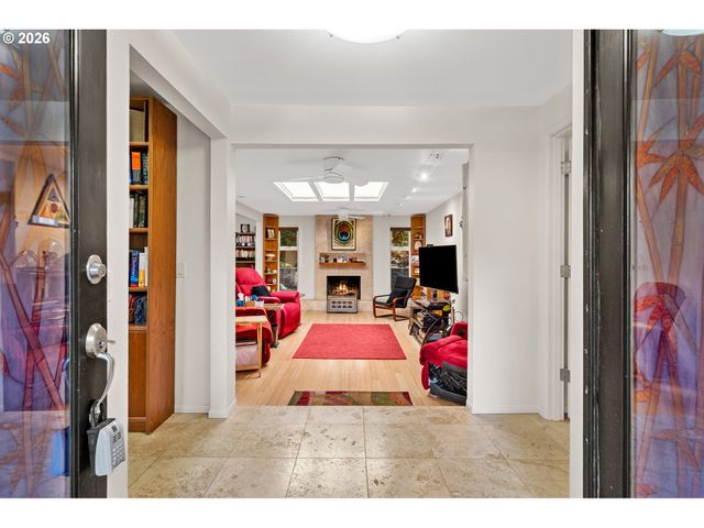 214 Nw SEBLAR Dr, Portland, OR 97035