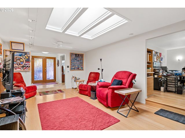 214 Nw SEBLAR Dr, Portland, OR 97035