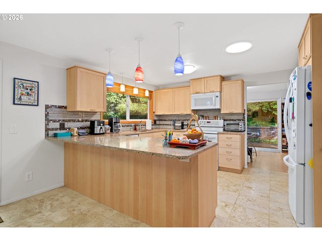 214 Nw SEBLAR Dr, Portland, OR 97035