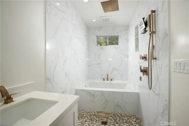 9560 Via Bernardo, Burbank, CA 91504